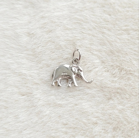 10k White Gold Elephant Pendant Charm - Picture 5 of 5